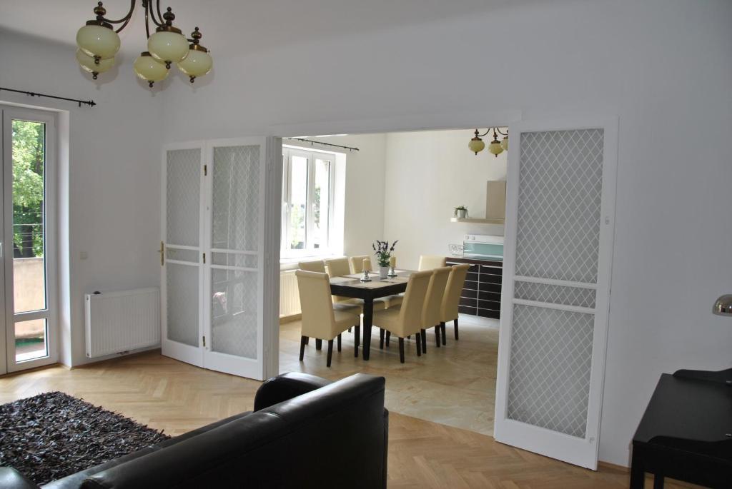 Schoenbrunn Park Apartement Wina Ruang foto